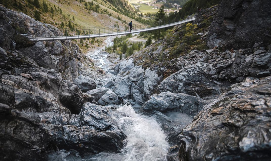 sommer-nationalpark-stilfserjoch-wasserfall-haengebruecke-idm07516pasc