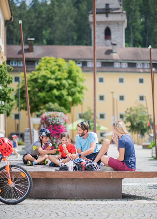 sommer-biken-familie-stadt-bruneck-pustertal-idm07175hawi