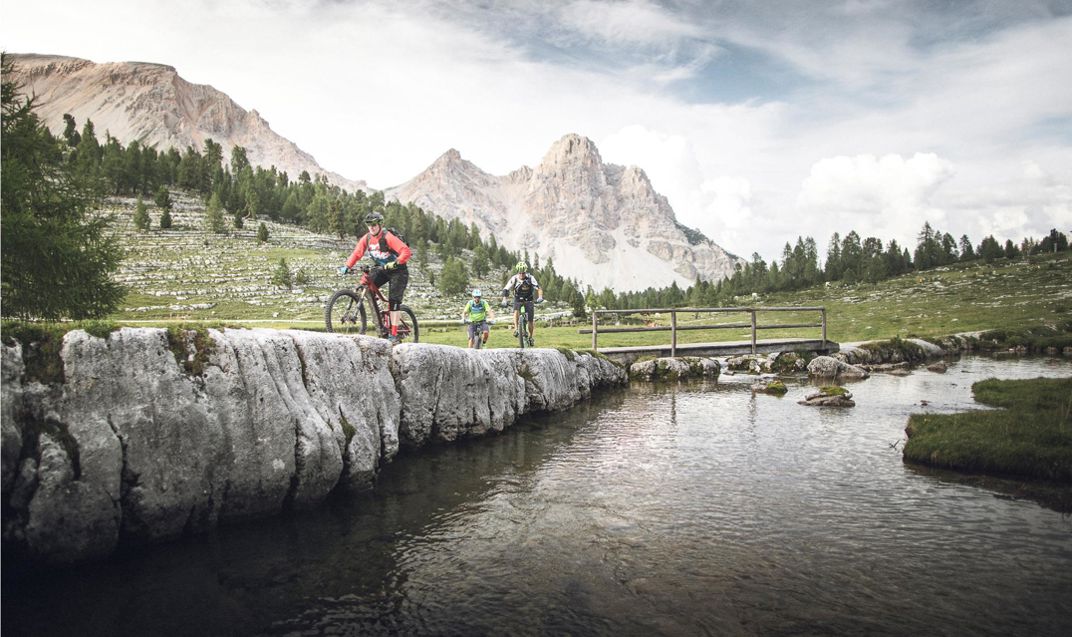 sommer-biken-grünsee-naturpark-fanes-sennes-prags-dolomiten-idm07293mako